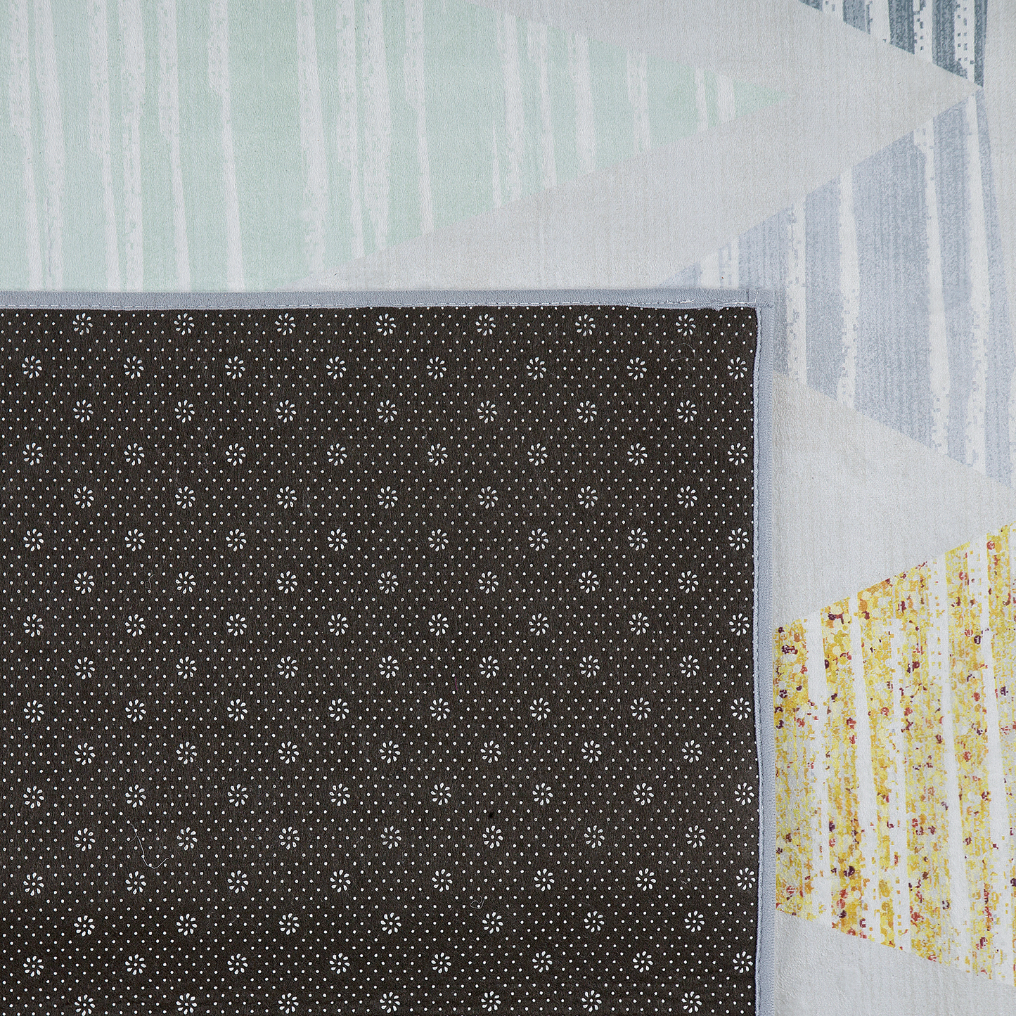 Multicolor Geometric Distressed Polyester Area Rug 160 x 230cm
