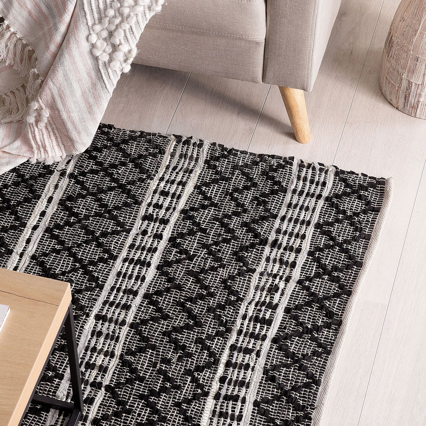 Rug Black Beige 140 x 200 Hand Loomed Leather Chevron