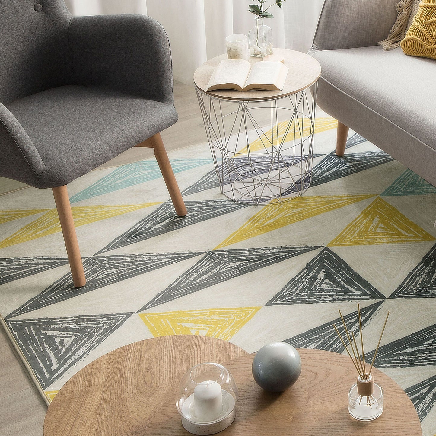 Geometric Area Rug Grey Yellow 140 x 200 Low Pile