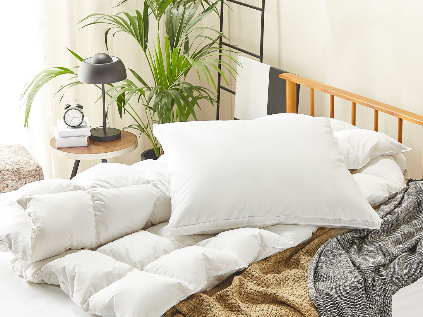 Bedding Cotton Duck Down Bed Pillow 80 x 80cm White Medium Soft