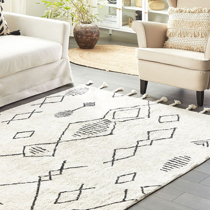 Rug 140 x 200cm Off White Black Geometric Tassels