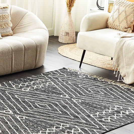 Oriental Geometric Rug 140 x 200 Off White Black Tassels