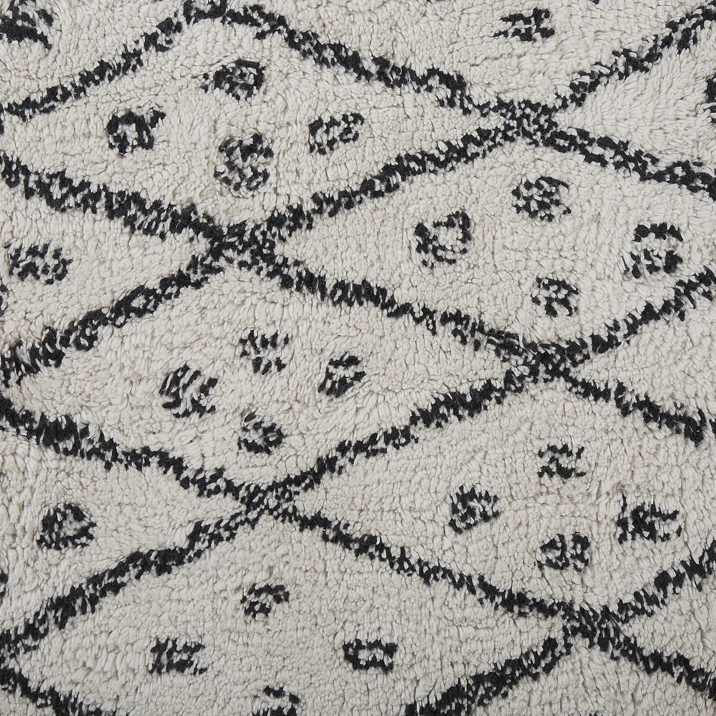 Oriental Rug Co Off-White Black Cotton 80 x 150 Geometric Tassels