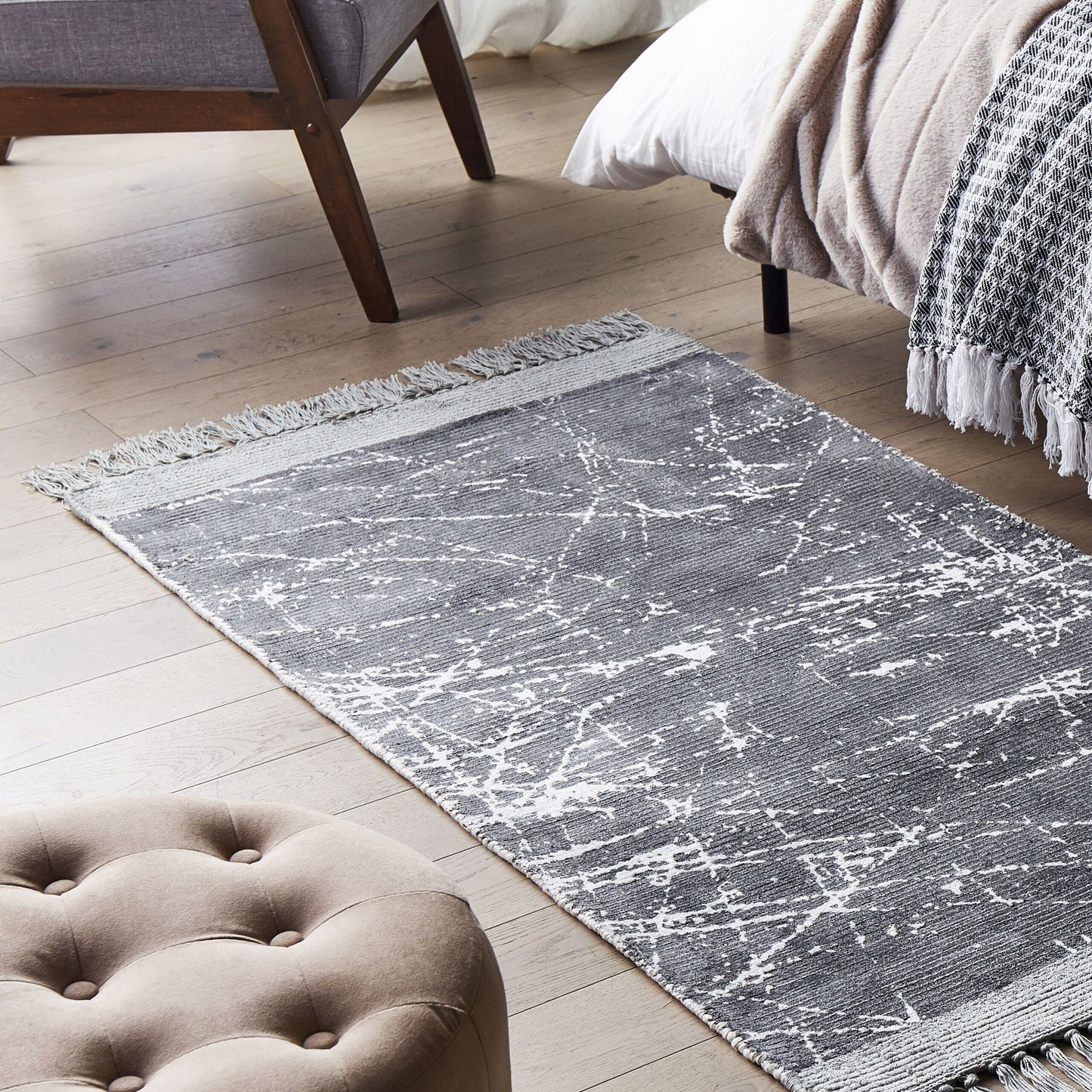 Modern Glam Area Rug Grey Viscose 80 x 150 Fringes