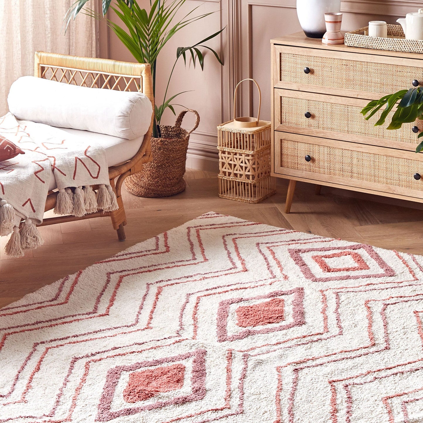 Geometric Hand Tufted Area Rug 140 x 200 Beige Pink Cotton Shag