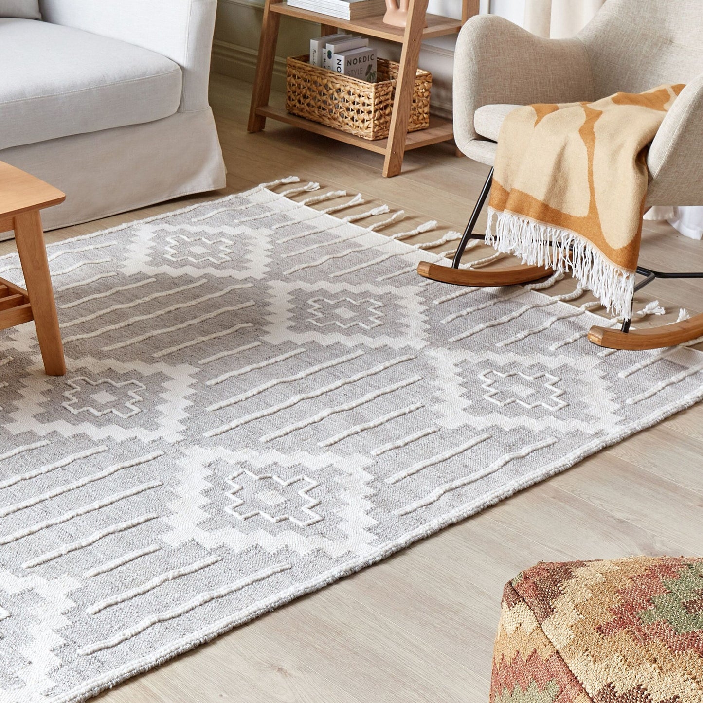 Heritage Grey And White Area Rug 140 X 200cm Indoor Outdoor Tassel Indian Style
