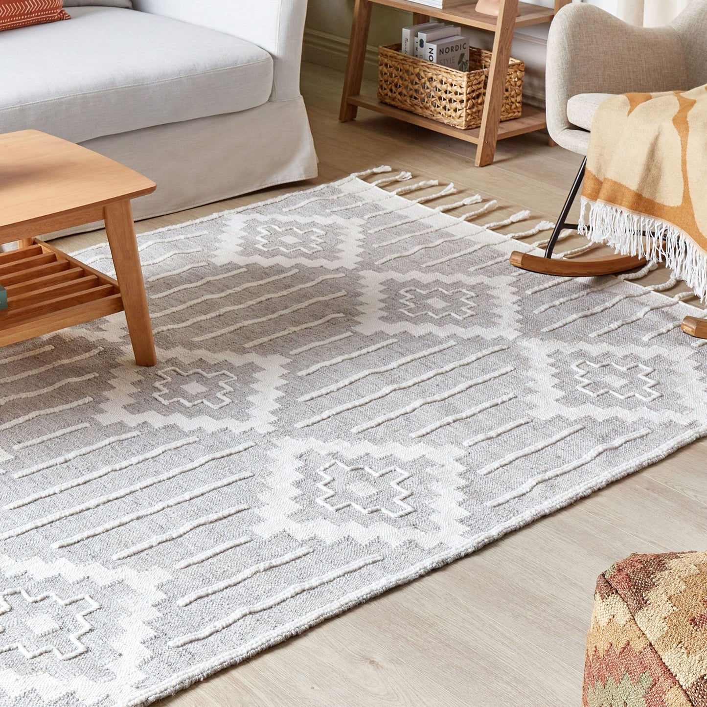Area Rug Gray White 160 x 230cm Indoor Outdoor Tassels