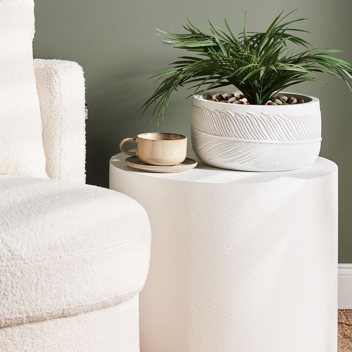 UC White Clay Fibre Planter Round 25 x 25cm With Leaf Motif
