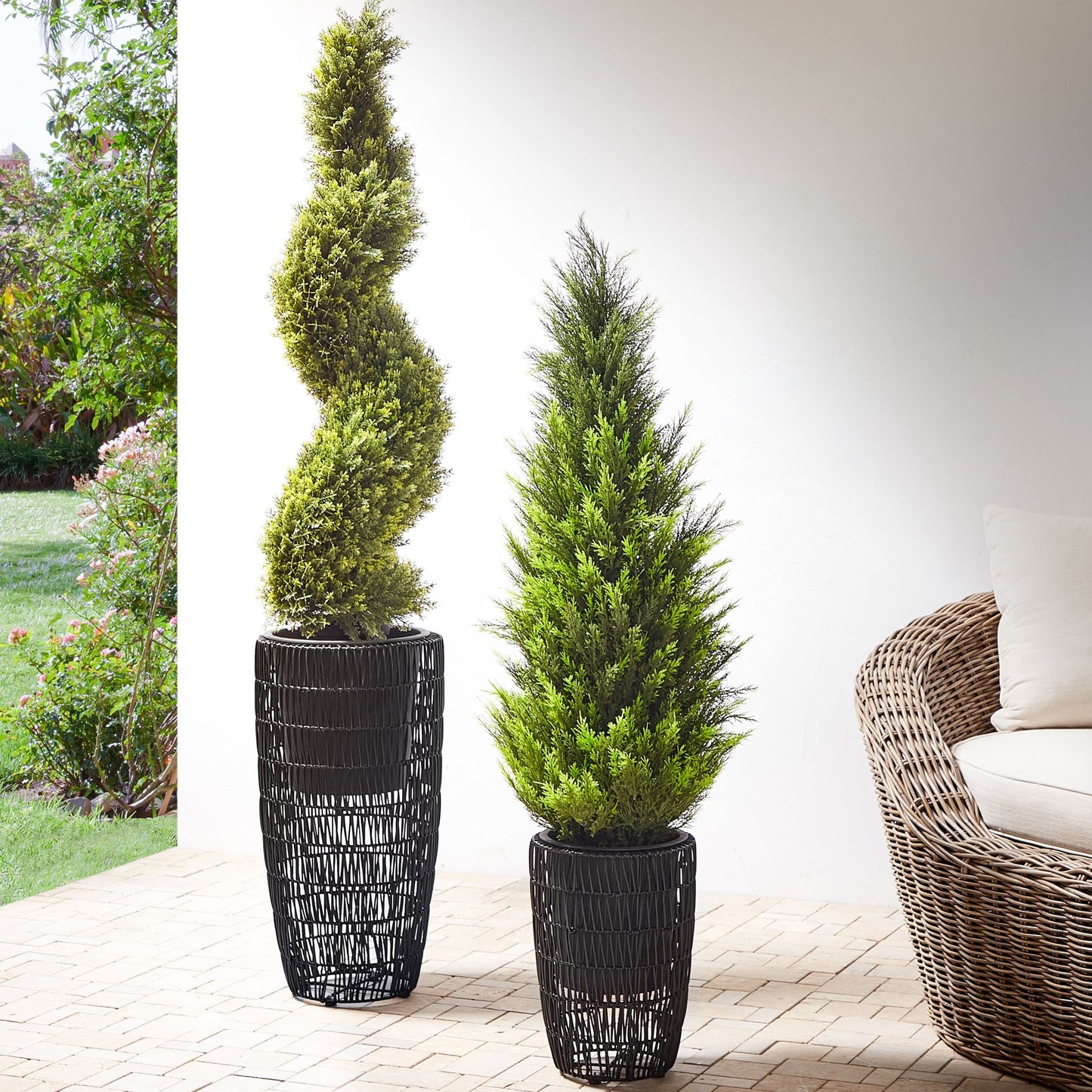 Black PE Rattan Plant Pots Set of 2 With Plastic Insert