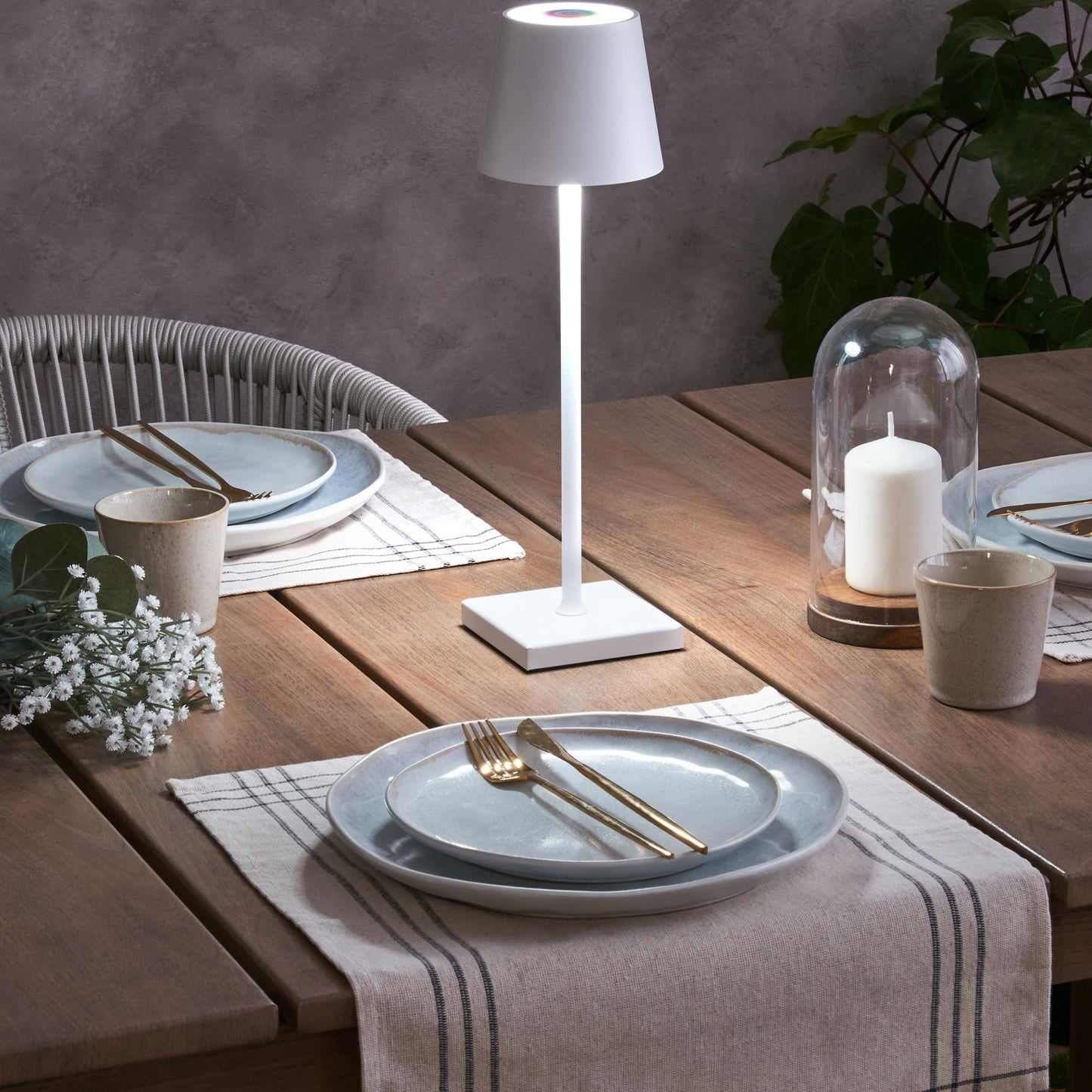 Wireless Table Lamp White Iron Aluminium USB Port