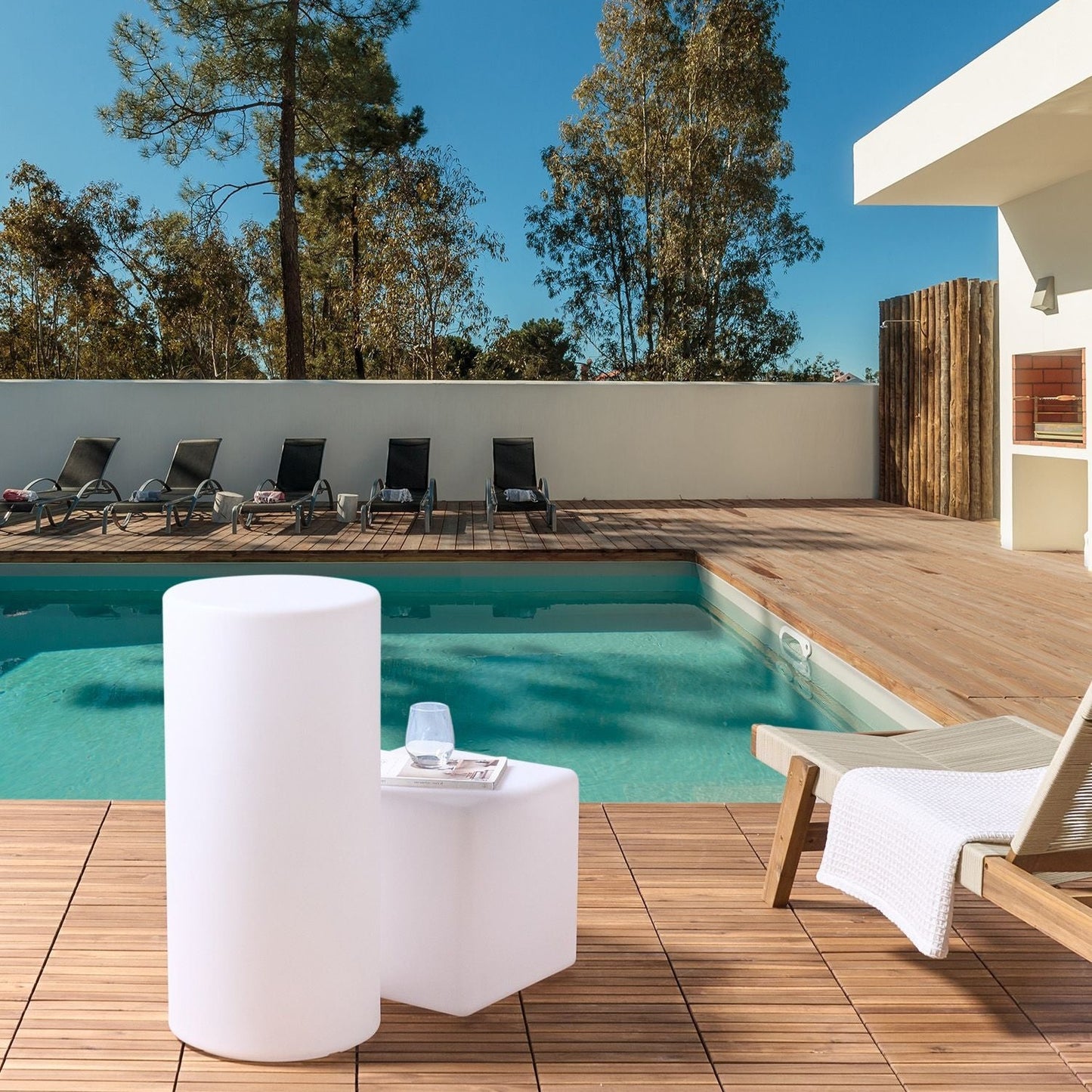 Outdoor LED Floor Lamp White IP54 Waterproof With Remote