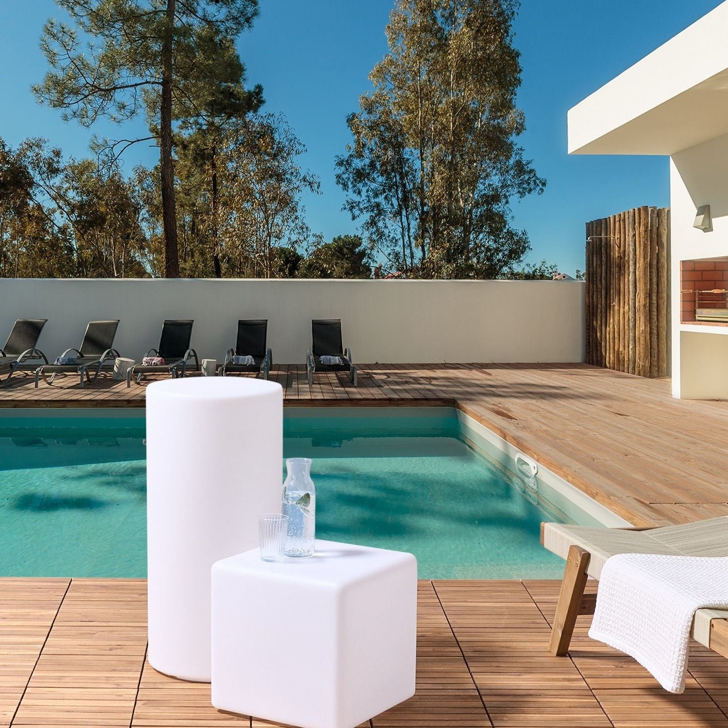 Outdoor LED Floor Lamp White IP54 Waterproof With Remote