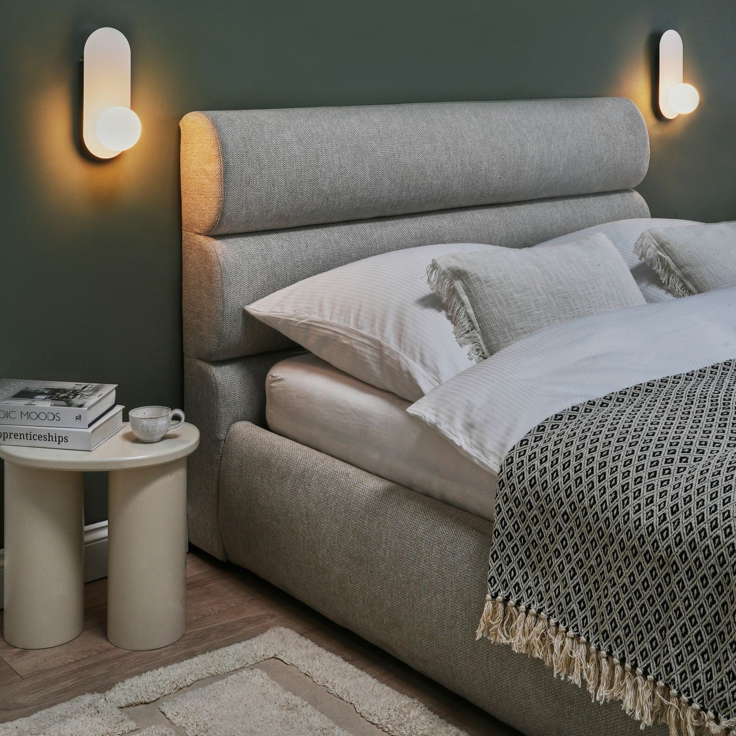 Set Of 2 White Metal Wall Lamps Vintage Style Opaque Glass